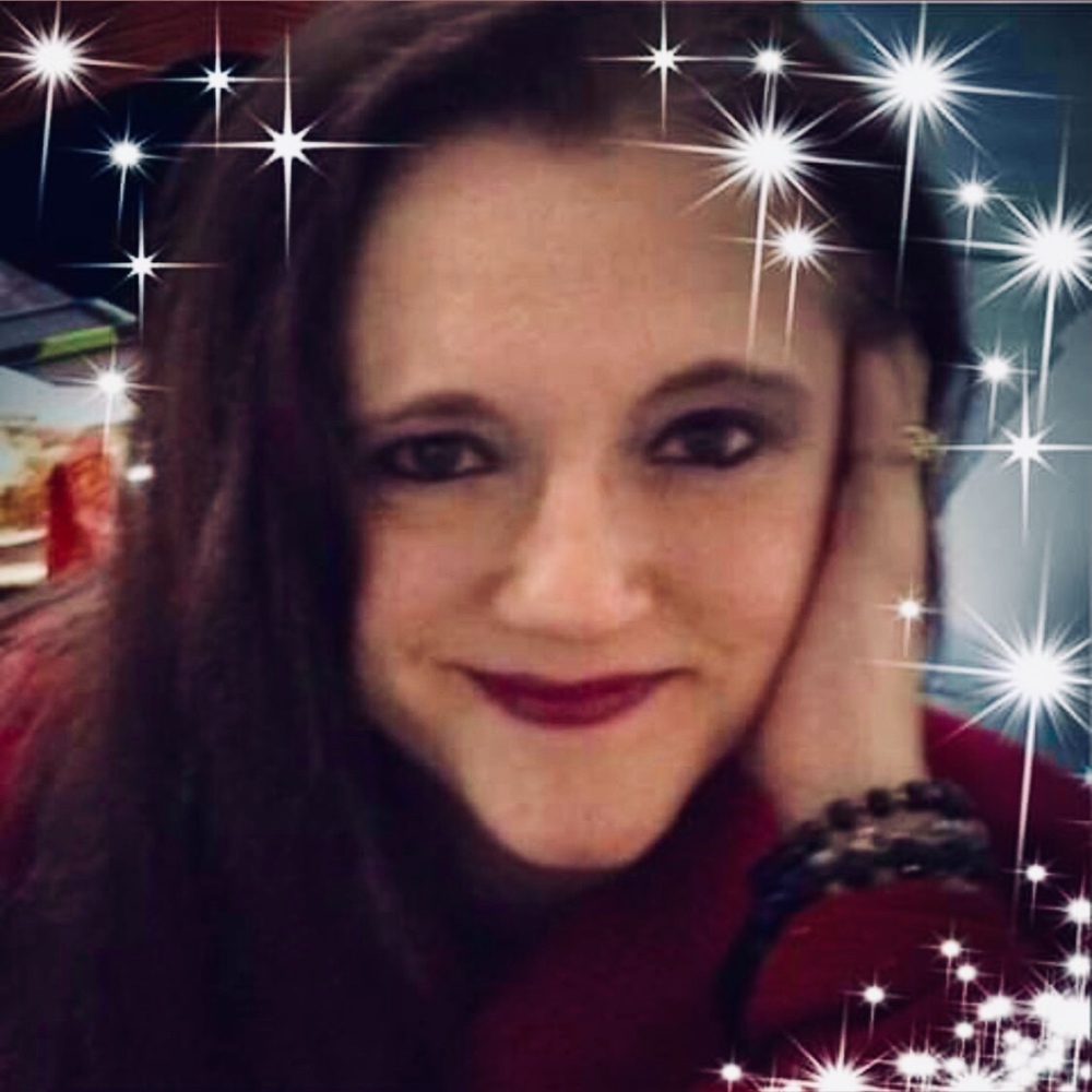 Meet your Posher, Lara lee
